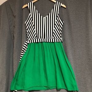 Dress code LA medium sleeveless black white bidirectional striped bodice